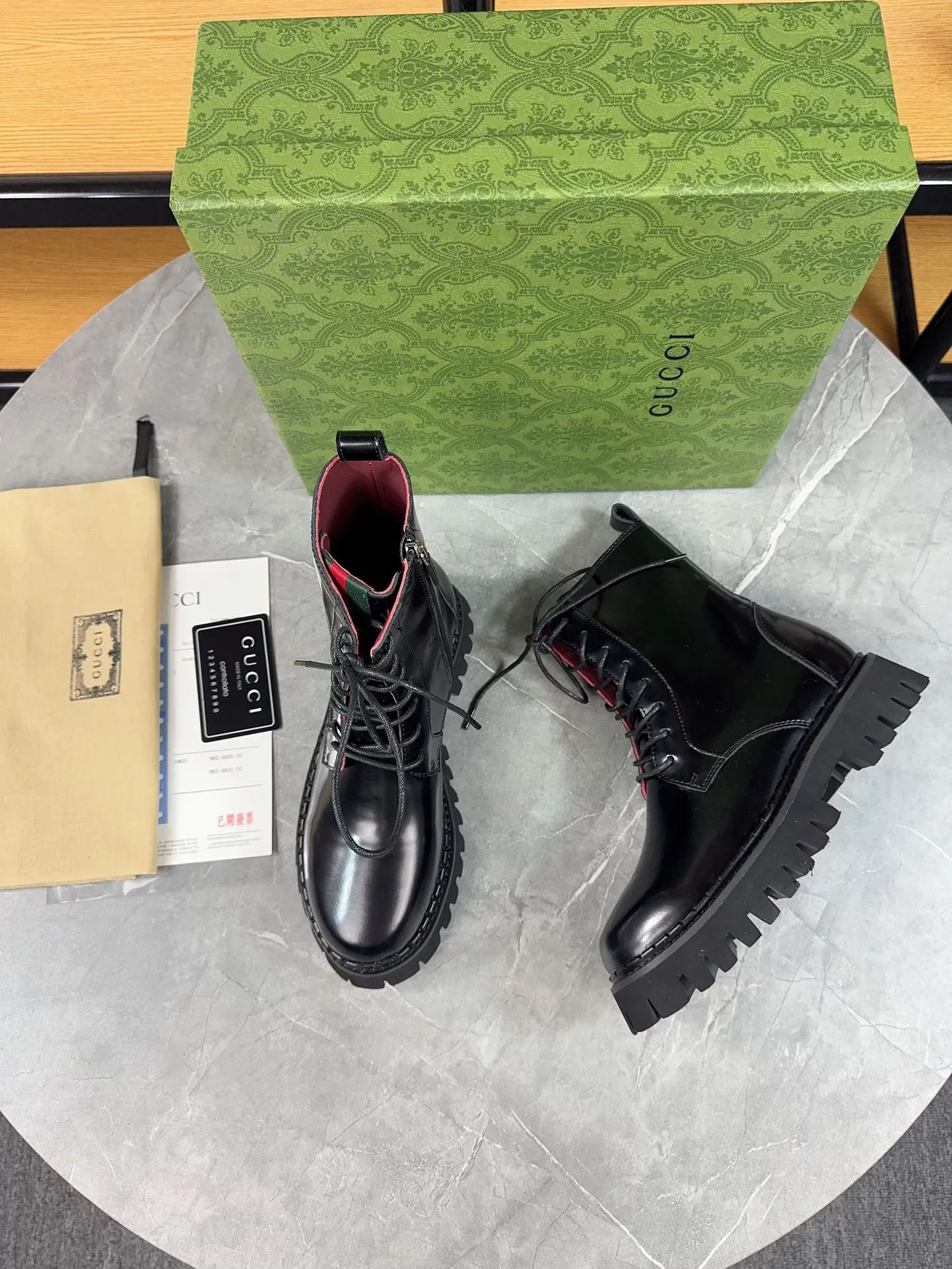 Men's shoes 💰640💰 New model from Gucci, double GG groove thick-soled loafers. The original version is made 1:1. Super beautiful quality, classic model at the counter. ❶Upper: original open-edge beaded cowhide ❷Inner lining: water-dyed cowhide ❸Feet: water-dyed cowhide ❹Outsole: ultra-light original sole ❺thick sole heightening: 3.5cn ❻Packing: original packaging ❼Number: 35-42 (41 41 customized, non-refundable) Men's model: 38-46 (45, 46 customized, non-refundable)